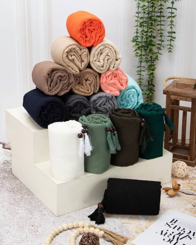 تصویر شال پلیسه کرمی اکلیل دار - هستیا گالری
