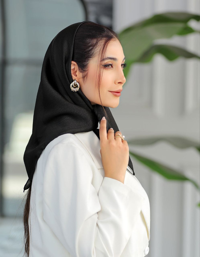 تصویر مینی اسکارف مشکی کریستال - هستیا گالری