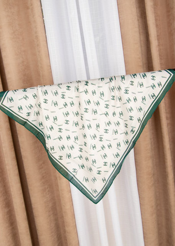 مینی اسکارف، روسری کوچک، گوچی، شنل