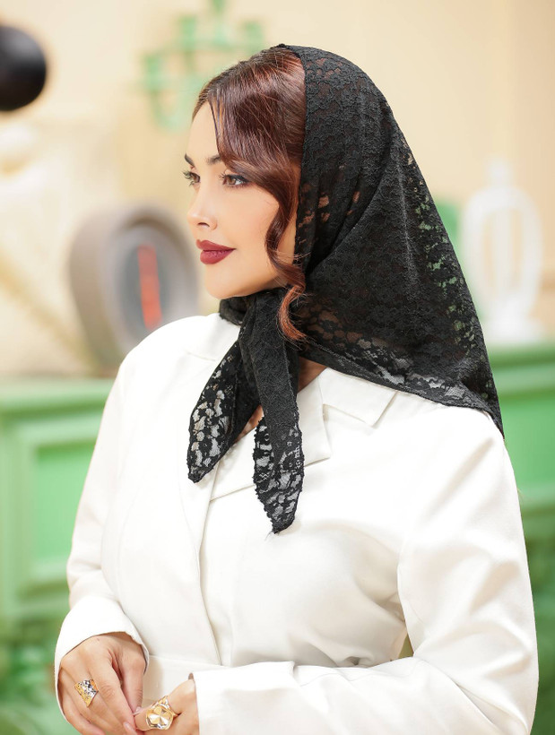 تصویر روسری سه گوش گیپور مشکی - هستیا گالری