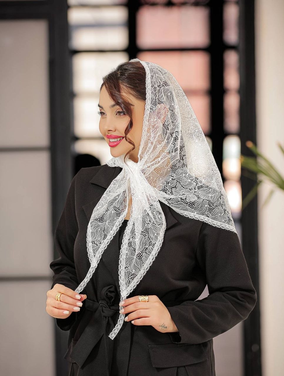 روسری سه‌گوش وارداتی گلدار، سفید
