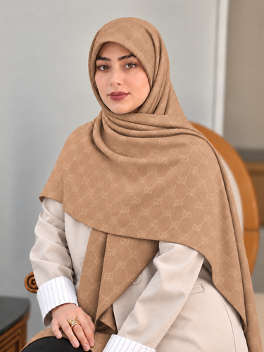 روسری دنیز، گوچی کرم