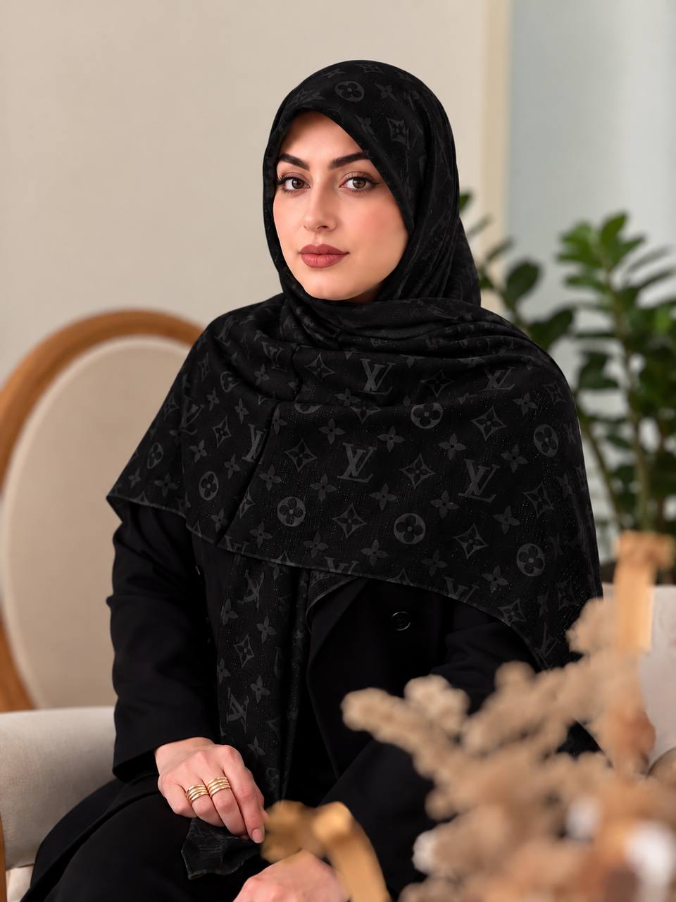 روسری دنیز، ال‌وی مشکی